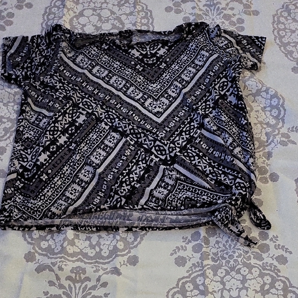 Patterned Black and White Women's Top